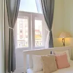 Private Bedroom In Baross Проживание в семье