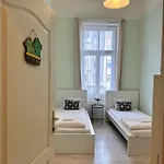 Проживание в семье Private Bedroom In Baross *