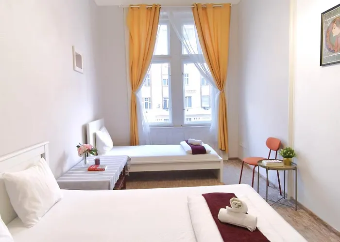 Private Bedroom In Baross *