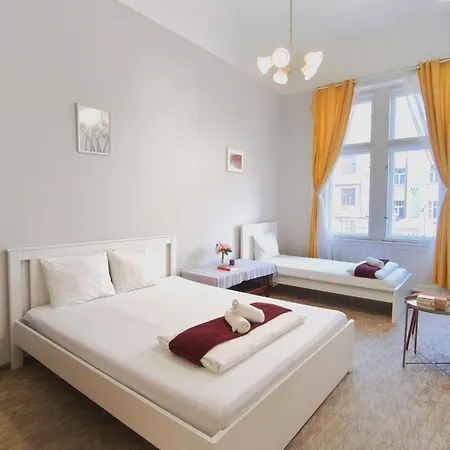 Private Bedroom In Baross *