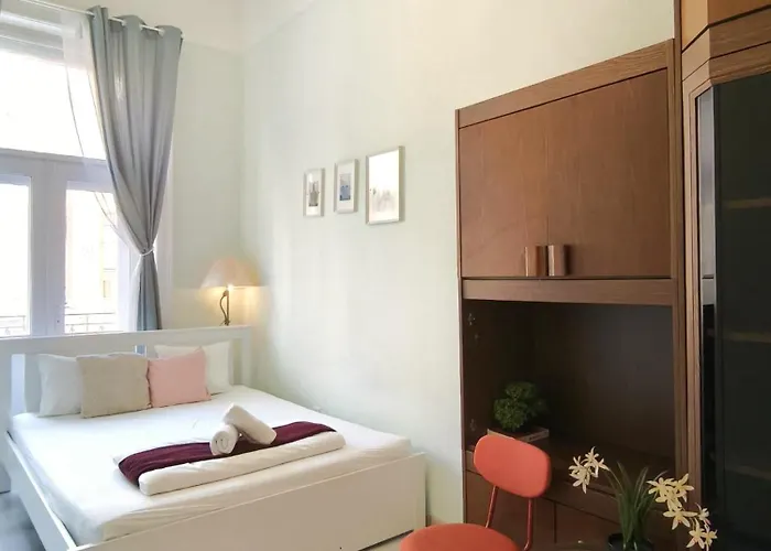 Private Bedroom In Baross Rum i privatbostad